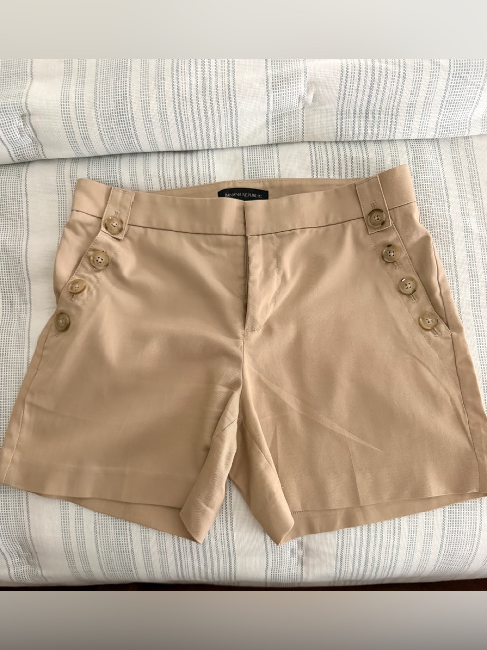 Banana Republic Women's Light Tan Button-Detail Shorts